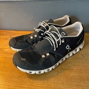 On Cloud 5 Midnight White Men's Size 9.5.